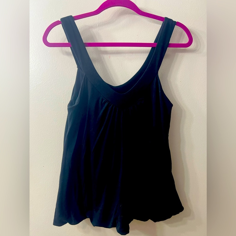 Black v neck bubble top size L